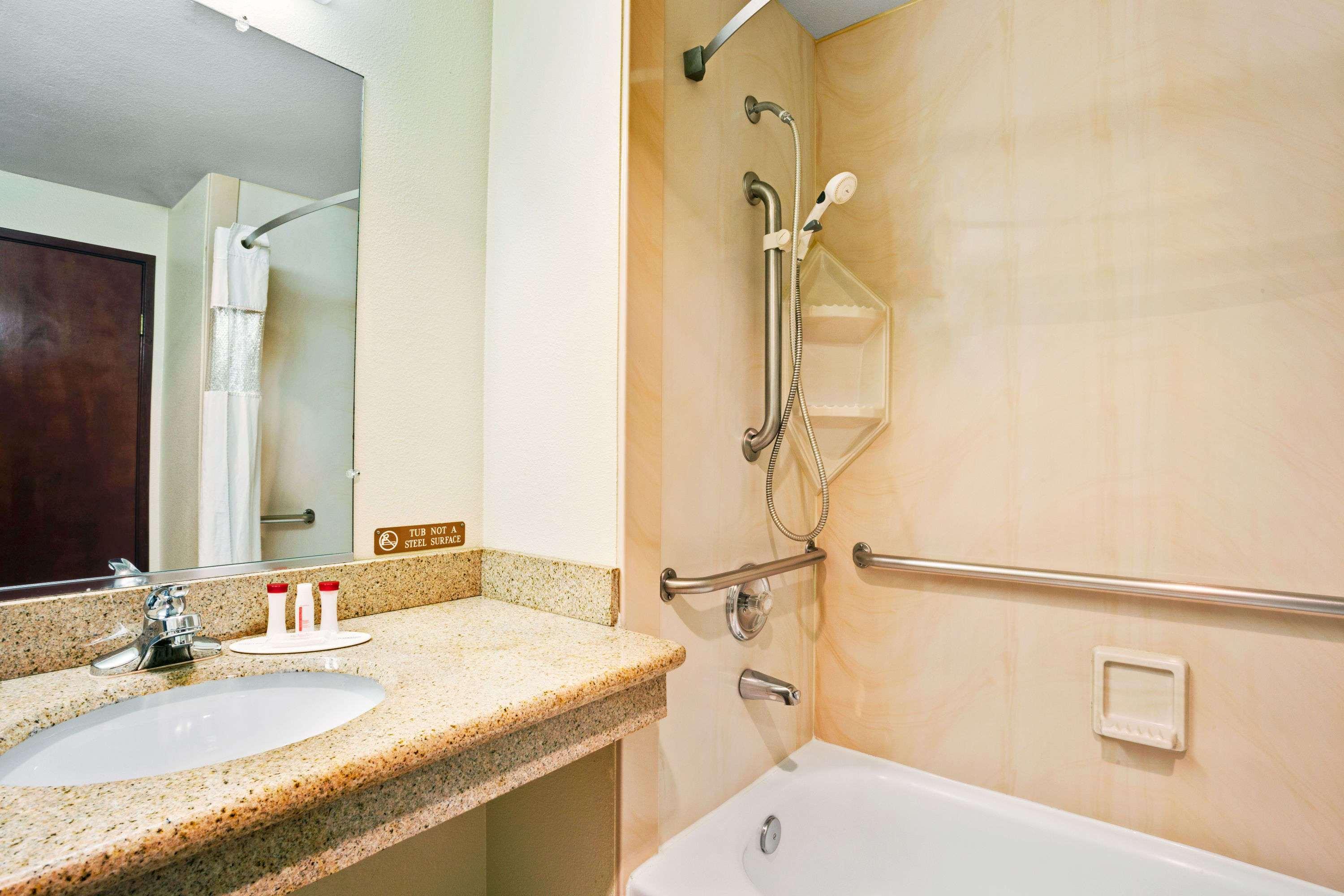 Ramada By Wyndham Tukwila Southcenter Hotell Eksteriør bilde